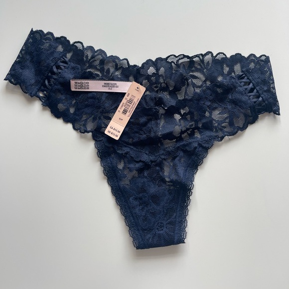 Victoria’s Secret - Picture 3 of 3